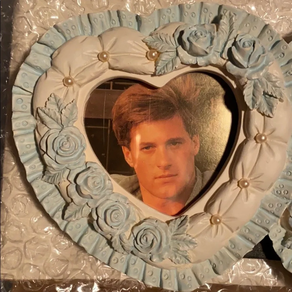 Victorian Blue and white double heart frame